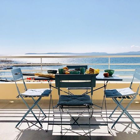 T3 Front De Mer Dernier Etage Vue Mer Petit Havre De Paix Pour Vos Vacances Emplacement Unique Vue Mer Panoramique A 180 Degres Pour Ce T3 En Face De La Plage Front De Mer Vue Sur Les Iles 5 Et Dernier Etage Avec Ascenseur Le Lavandou Dış mekan fotoğraf