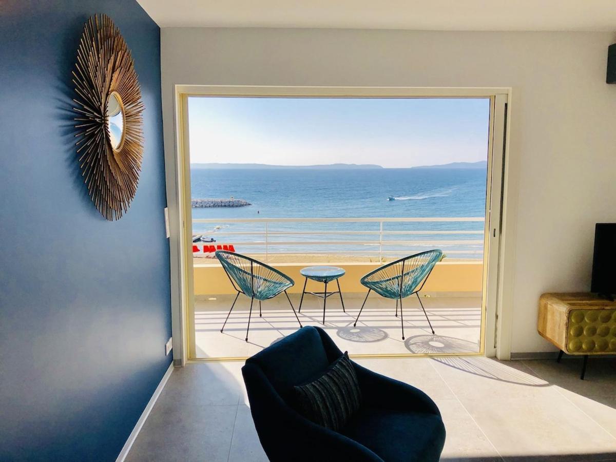 T3 Front De Mer Dernier Etage Vue Mer Petit Havre De Paix Pour Vos Vacances Emplacement Unique Vue Mer Panoramique A 180 Degres Pour Ce T3 En Face De La Plage Front De Mer Vue Sur Les Iles 5 Et Dernier Etage Avec Ascenseur Le Lavandou Dış mekan fotoğraf
