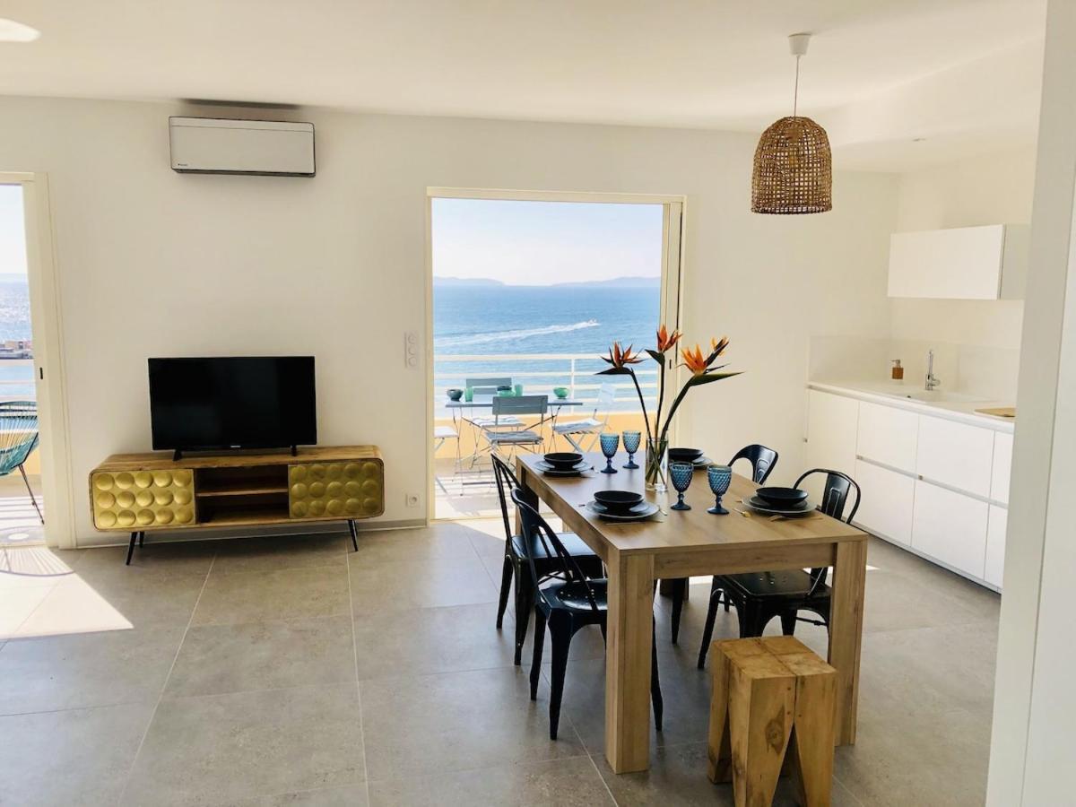 T3 Front De Mer Dernier Etage Vue Mer Petit Havre De Paix Pour Vos Vacances Emplacement Unique Vue Mer Panoramique A 180 Degres Pour Ce T3 En Face De La Plage Front De Mer Vue Sur Les Iles 5 Et Dernier Etage Avec Ascenseur Le Lavandou Dış mekan fotoğraf